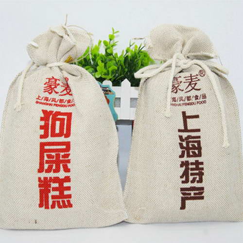 上海某公司推出的一款名為“狗屎糕”的產品引來不少質疑。