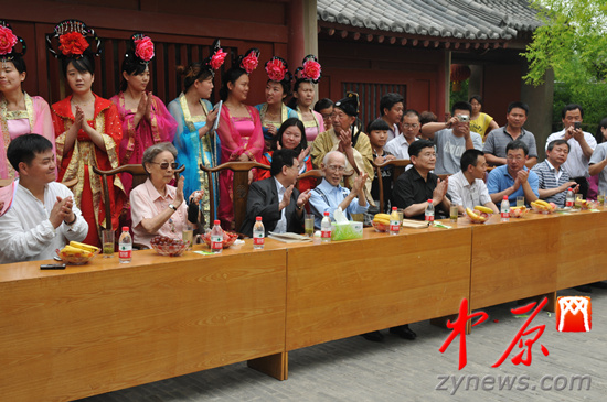 余光中、汪國(guó)真做客杜甫故里 共話詩(shī)圣家國(guó)情懷