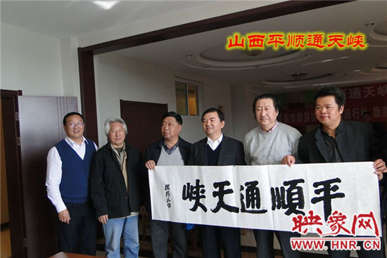 醉美秋韻 七十余位著名畫(huà)家赴通天峽景區(qū)寫(xiě)生