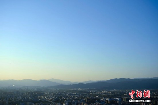 北京多舉措保障APEC會議期間空氣質(zhì)量 藍(lán)天綻放 北京多舉措保障APEC會議期間空氣質(zhì)量 藍(lán)天綻放