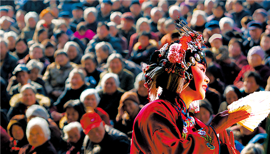 票友們婉轉(zhuǎn)的吟唱——感受著文化的魅力 票友們婉轉(zhuǎn)的吟唱——感受著文化的魅力