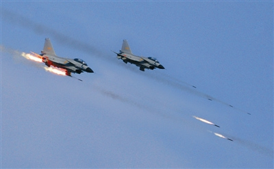 戰(zhàn)機對地攻擊。劉應華攝