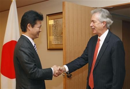 10月15日上午，日本外相玄葉光一郎與到訪的美國常務(wù)助理國務(wù)卿伯恩斯在日外務(wù)省舉行了會談。