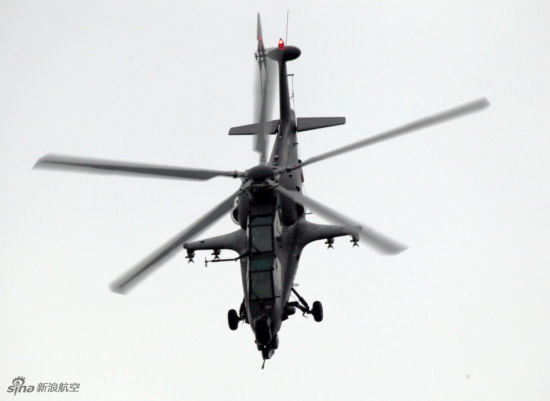 資料圖：在珠海航展上亮相的武直-10攻擊直升機(jī)。