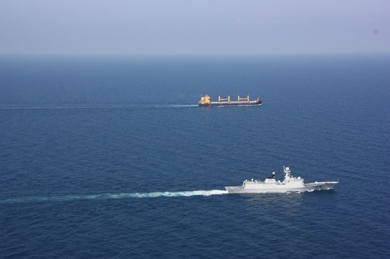 中國第13批護(hù)航編隊抵達(dá)吉布提開始首次補(bǔ)給