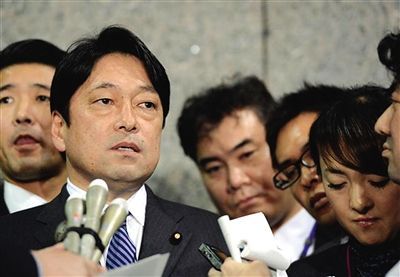 2月5日晚，日本防衛(wèi)省大臣小野寺召開緊急記者會，公開日本自衛(wèi)隊軍艦被中國軍艦雷達瞄準的消息。據(jù)稱，首相安倍晉三親自下達了公開的指令。