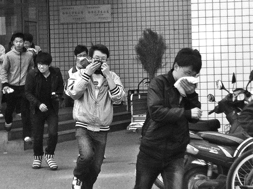 火場(chǎng)逃生時(shí)先用手背摸摸墻 火場(chǎng)逃生時(shí)先用手背摸摸墻