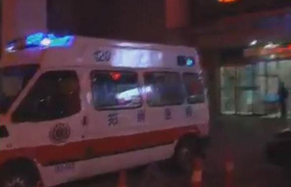 女兒不救父親，鄰居很憤怒