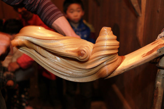 農(nóng)戶(hù)忙做麥芽糖