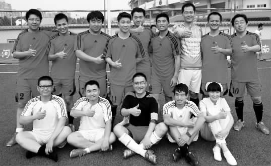 在首場比賽失利的情況下，“天使”們后來居上，昂首晉級