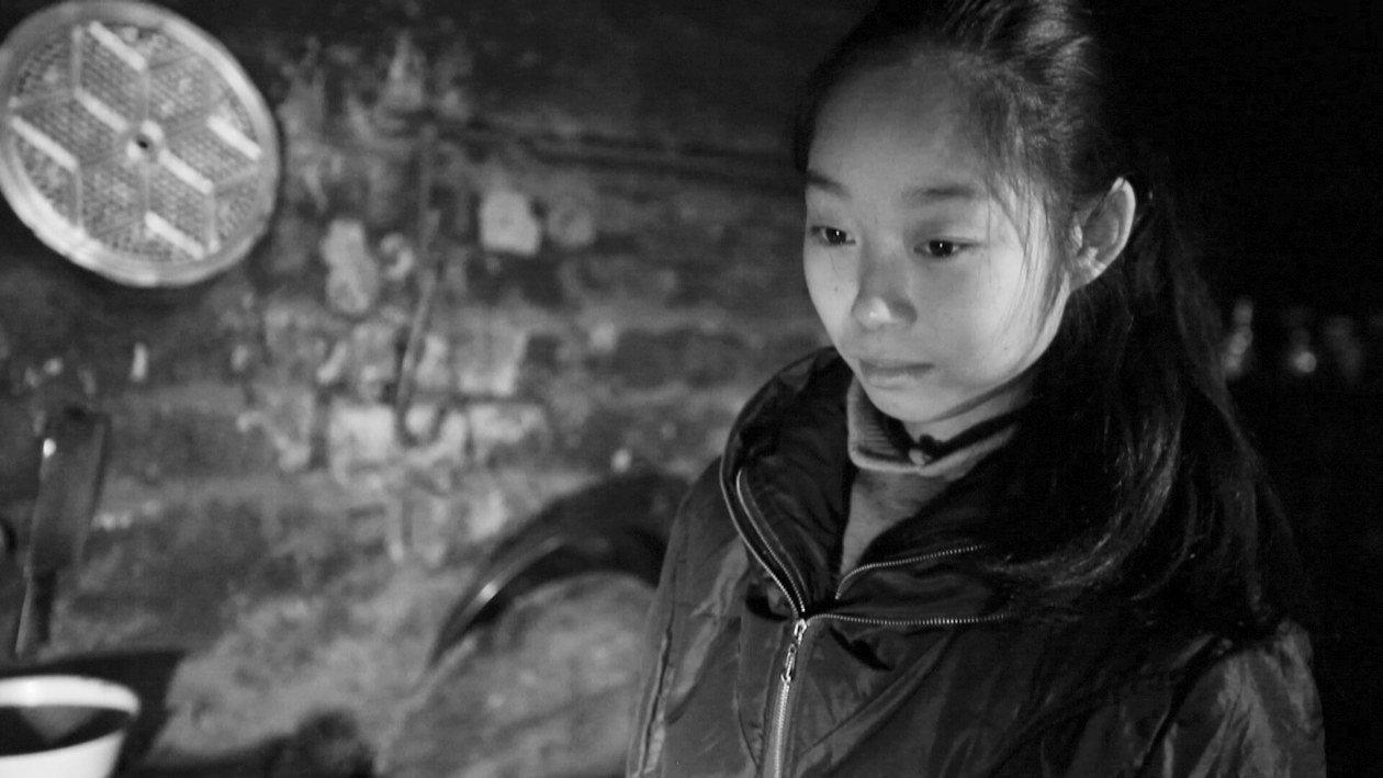 小倩倩家徒四壁，她渴望繼續(xù)讀書，改變家的現(xiàn)狀