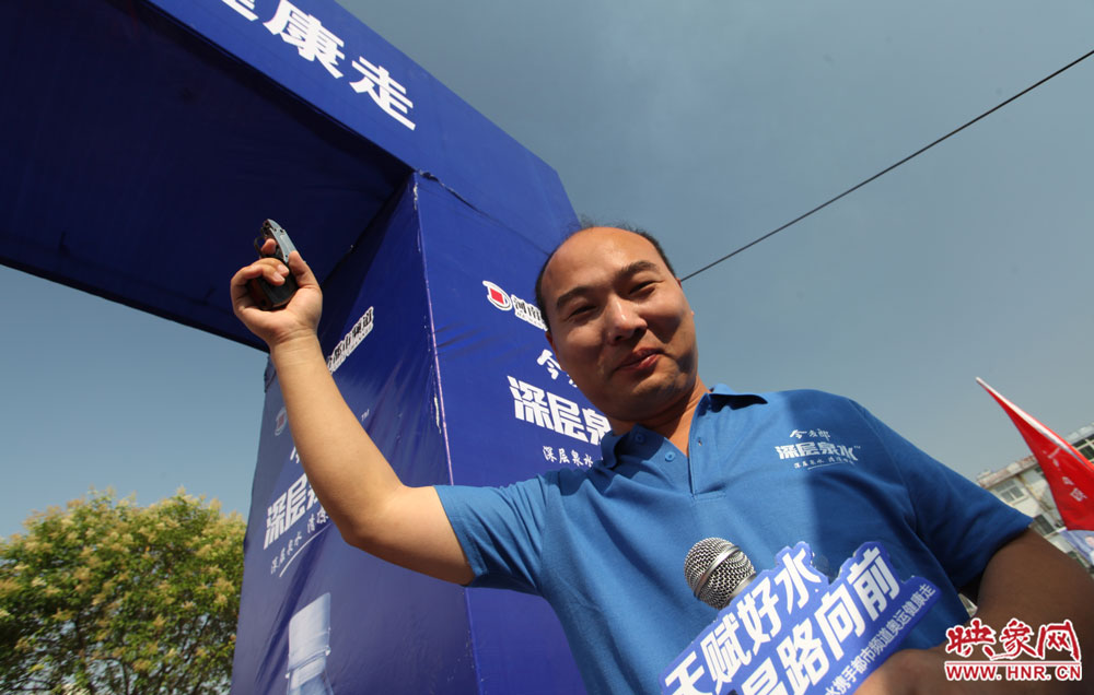 洛陽(yáng)大區(qū)銷售總監(jiān)王濤先生鳴槍