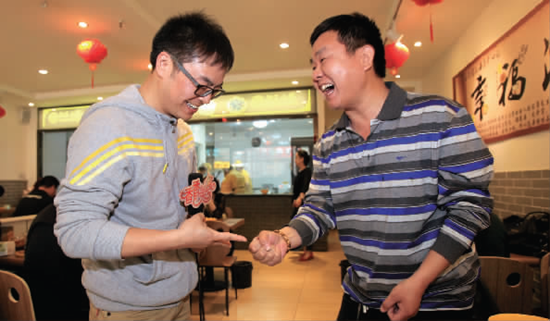 玩石頭剪刀布，于洋“秒殺”小飛