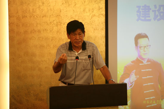 原河南省農業(yè)廳副廳長、現(xiàn)任河南省土壤肥料協(xié)會秘書長肖興貴發(fā)表講話