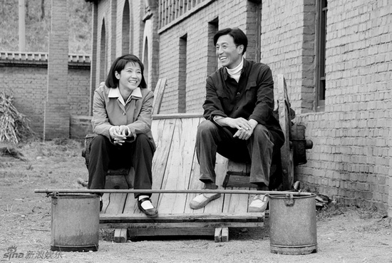 焦裕祿的妻子從縣委伙房借了小半桶水，焦裕祿說(shuō)，這水是炊事員走四五里路擔(dān)來(lái)的，你這算剝削 《電視劇》焦