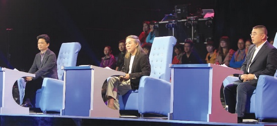 節(jié)目中，崔永元、蔡志忠、錢文忠 由左至右 三為成語先生妙語不斷