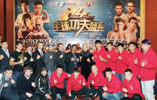 新聞發(fā)布會上，中外選手齊聚一堂。