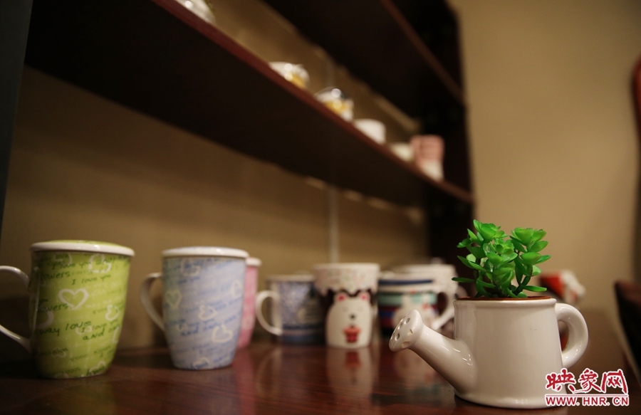 書店內(nèi)促銷用的杯子。