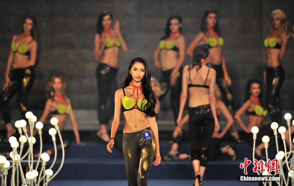 世界超模巔峰對(duì)決“中國風(fēng)”驚艷亮相