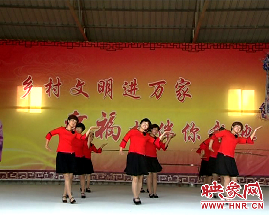 鄉(xiāng)村廣場(chǎng)舞大賽在西平縣五溝營(yíng)中山廣場(chǎng)火熱上演